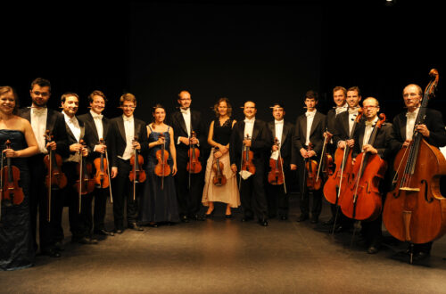 INTERNATIONAL CELEBRITY CHRISTMAS CONCERT OF DARTINGTON YOUNG MUSICIANS&#8217; SUPPORT  EUROPEAN UNION CHAMBER ORCHESTRA DIRECTOR/SOLOIST: HANS-PETER HOFMANN (With awardees from Dartington Young Musicians Support) “CONCERTOS FOR CHRISTMAS”