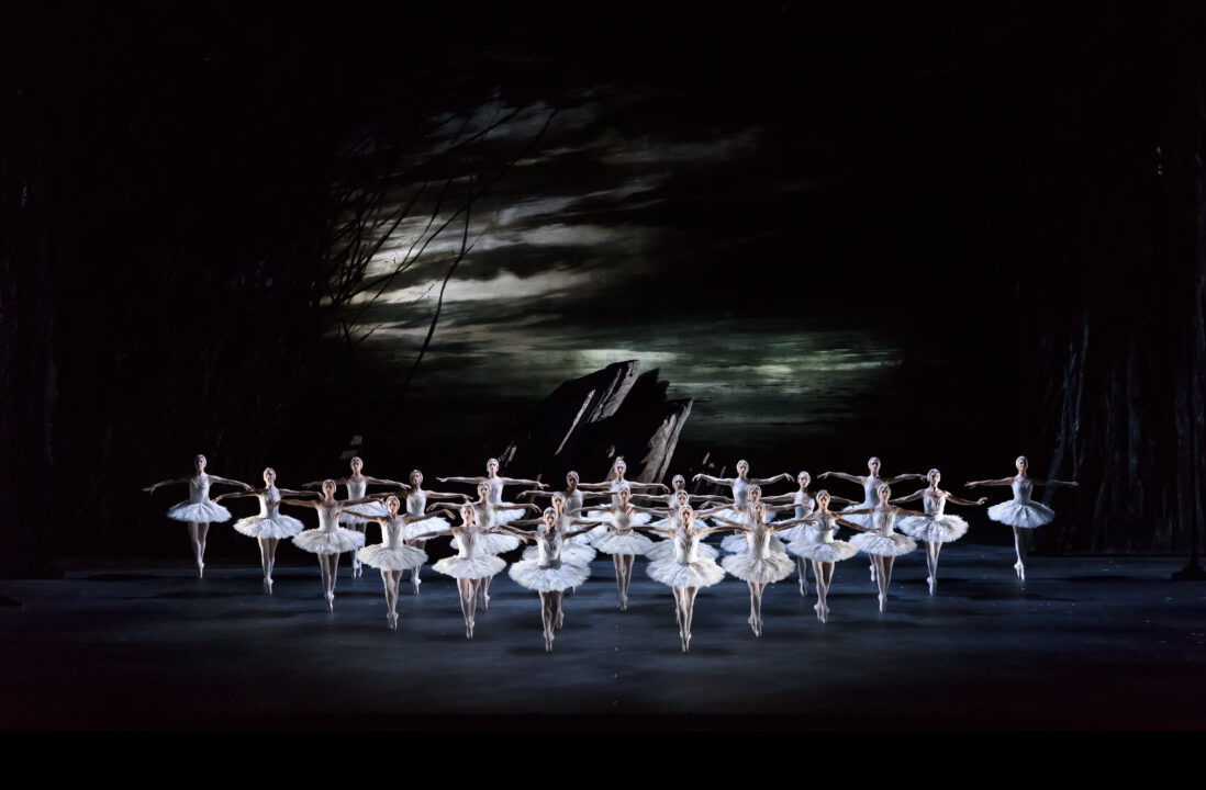 SWAN LAKE_The Royal Ballet_ROH.
Odette_Odile; ariane la Nunez,
Prince; Vadim Muntagirov,
Queen Mother; Elizabeth McGorian,
Rothbart; Bennet Gartside,